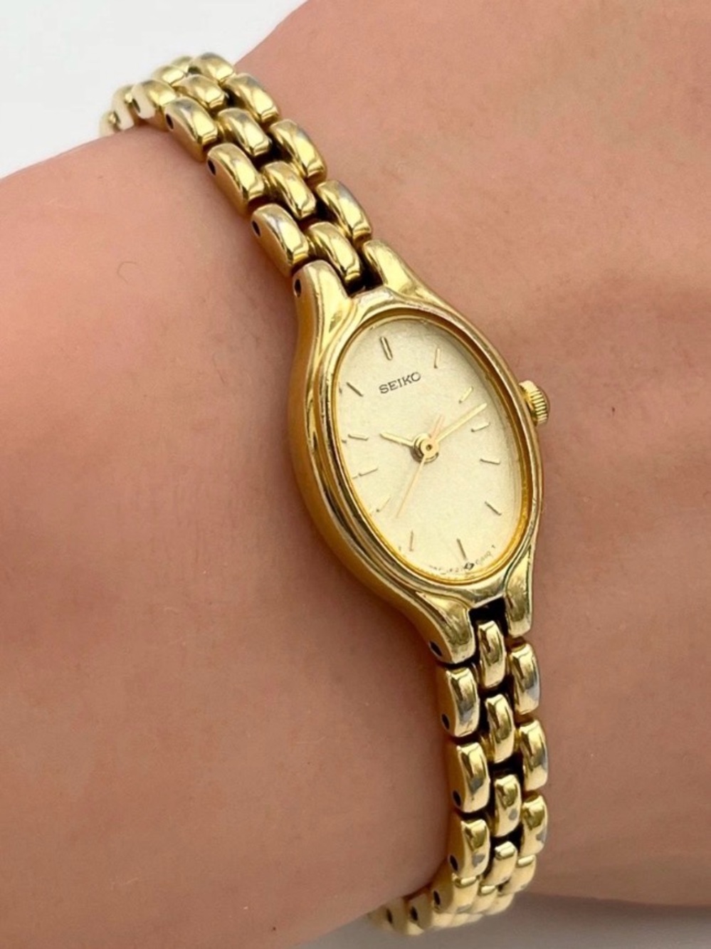 1988s SEIKO Gold Oval Bezel Vintage Watch - Picture 4 of 6